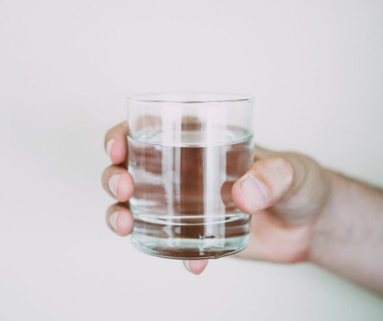 Woda – jaki ma wpływ na organizm?